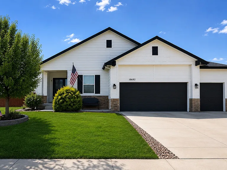 10692 McGahan Dr — Photo 1