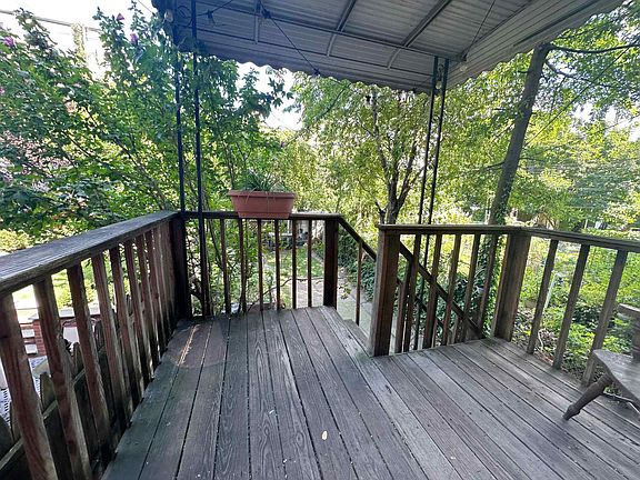 4th image of 532 Leonard St #1