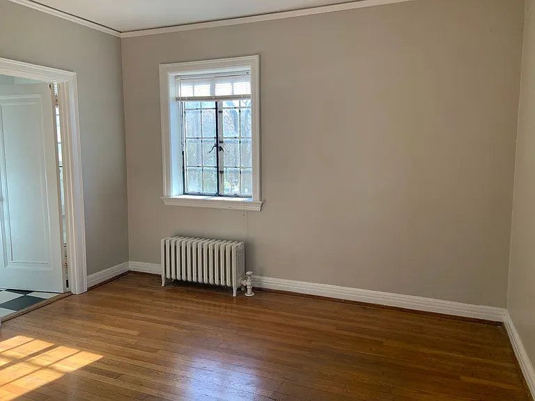 Winburn Court Apartments — Photo 24