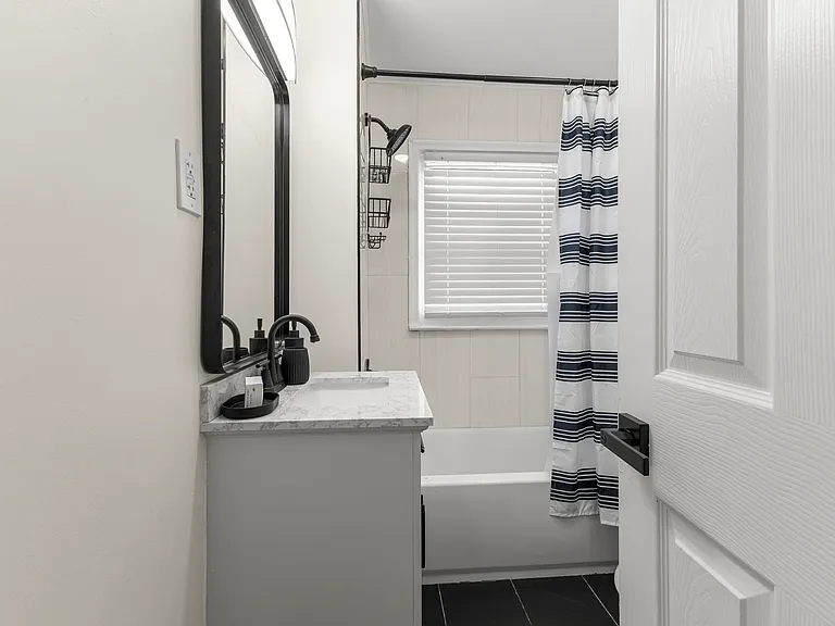 1405 Venice St — Photo 18