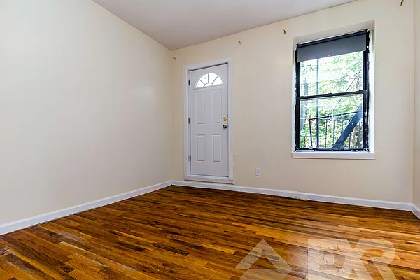 Rented by EXR | media 26