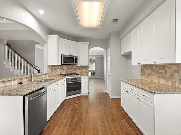 4th image of 2921 Furlong Dr W