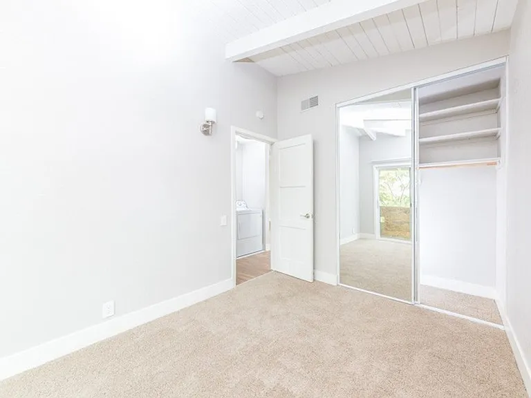 Poets Corner Apartments — Photo 102