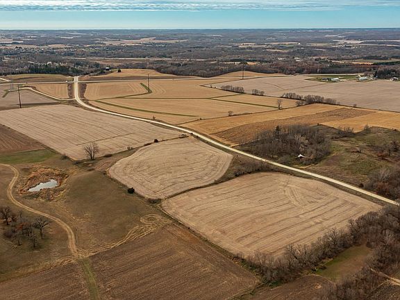 3rd image of 44th Ave