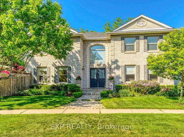 1117 Berkshire Ct, Oakville, ON L6M 2L7
