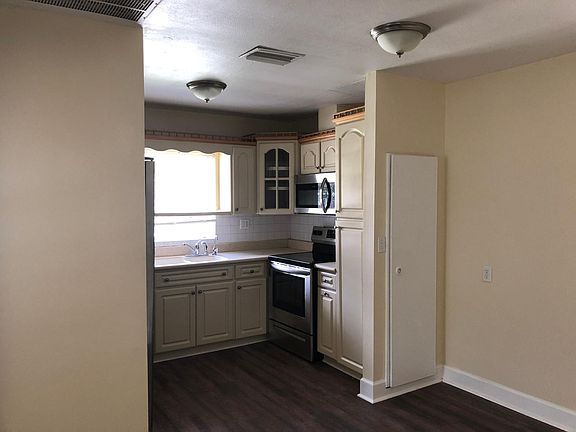 3rd image of 215 N Excelda Ave