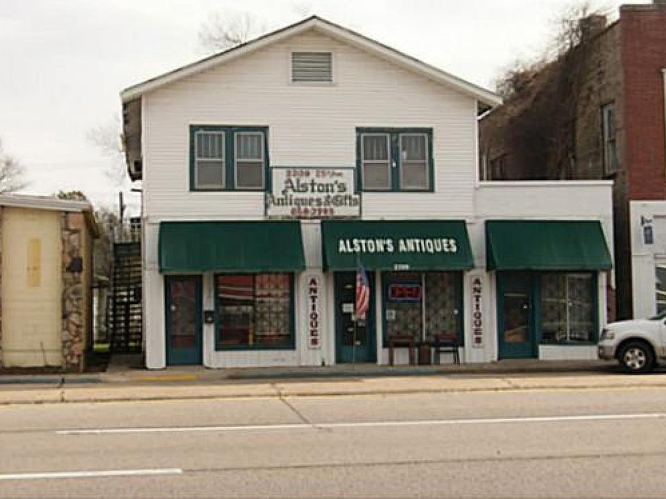2nd image of 2210 25th Ave