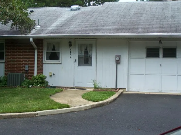 489B Thornbury Ct, Lakewood, NJ 08701