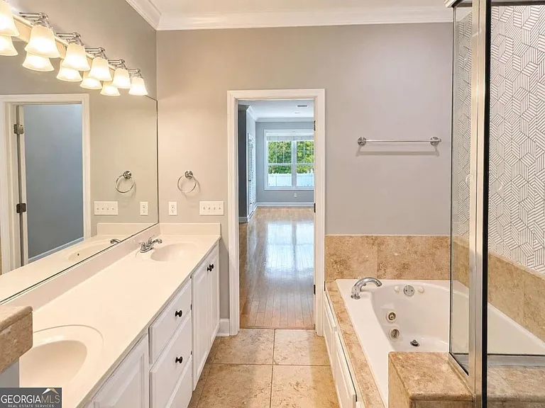 233 Austin Ryan Dr — Photo 25