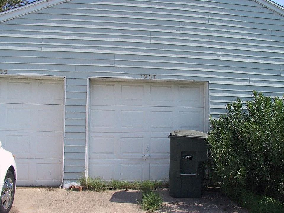 1st image of 1907 Wood St