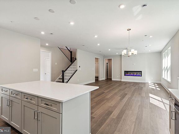 7th image of this home