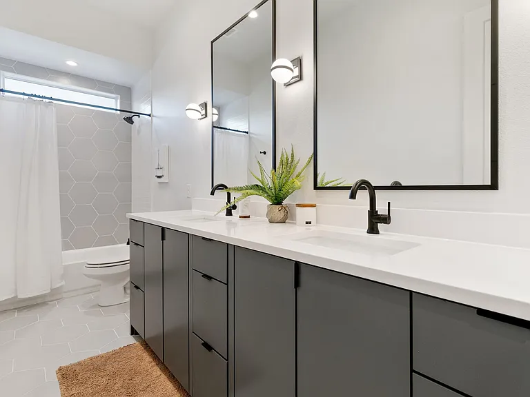 2513 Winnetka Ave — Photo 16