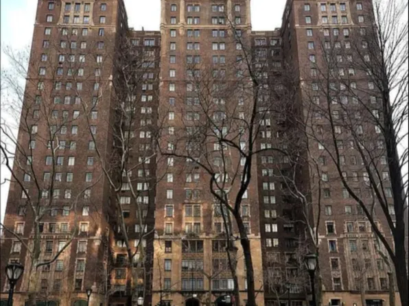 45 Tudor City Place image 7 of 9