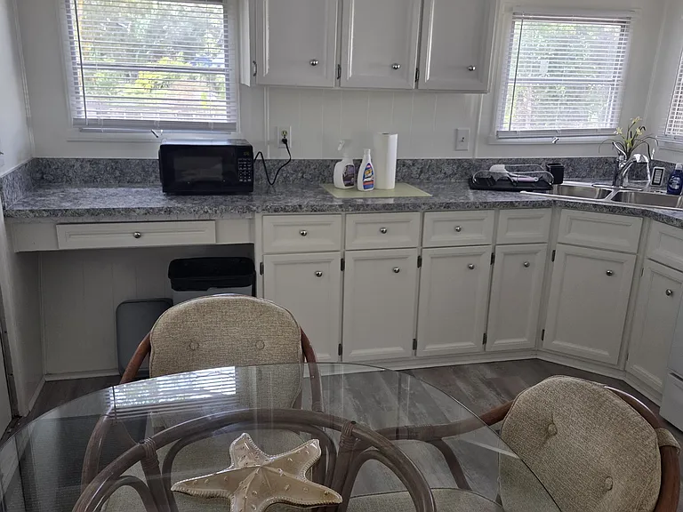 300 Pinewood Ave — Photo 8