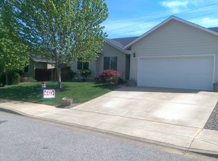 163 SE Rifle Range St, Roseburg, OR 97470