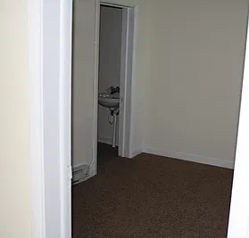 3 bed, 1.0 bath, 580 sqft, $1,150 — Photo 22