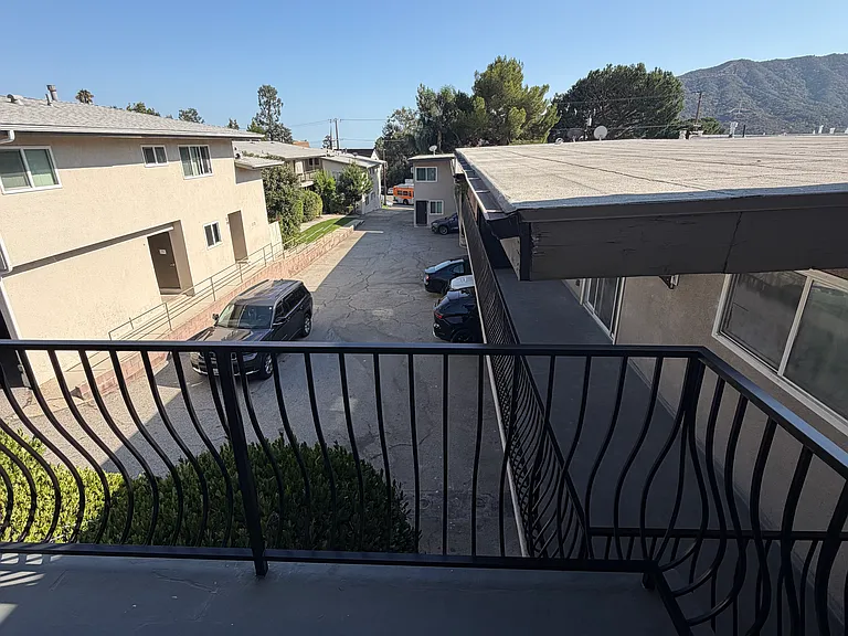 2733 Montrose Ave #5 — Photo 28