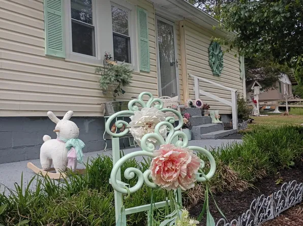 105 Samps Hollow Rd, Elizabethton, TN 37643