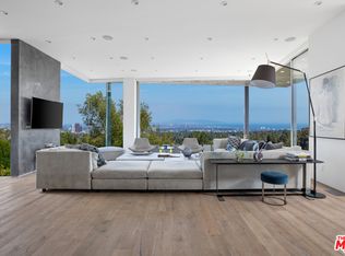 701 N Rochedale Way, Los Angeles, CA 90049