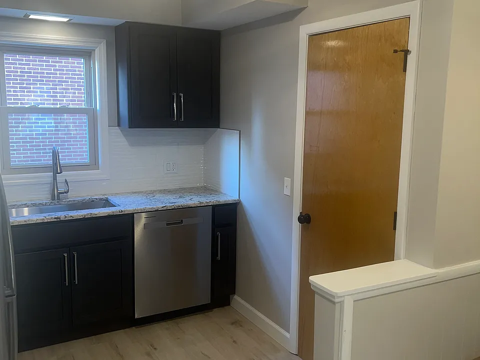 Kitchen w/Dishwasher