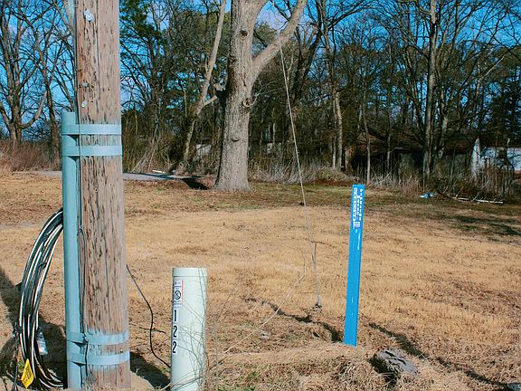 2nd image of 605 Hanna Rd