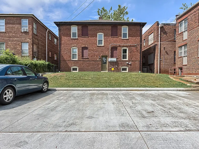5204 Oleatha Ave #1W — Photo 14