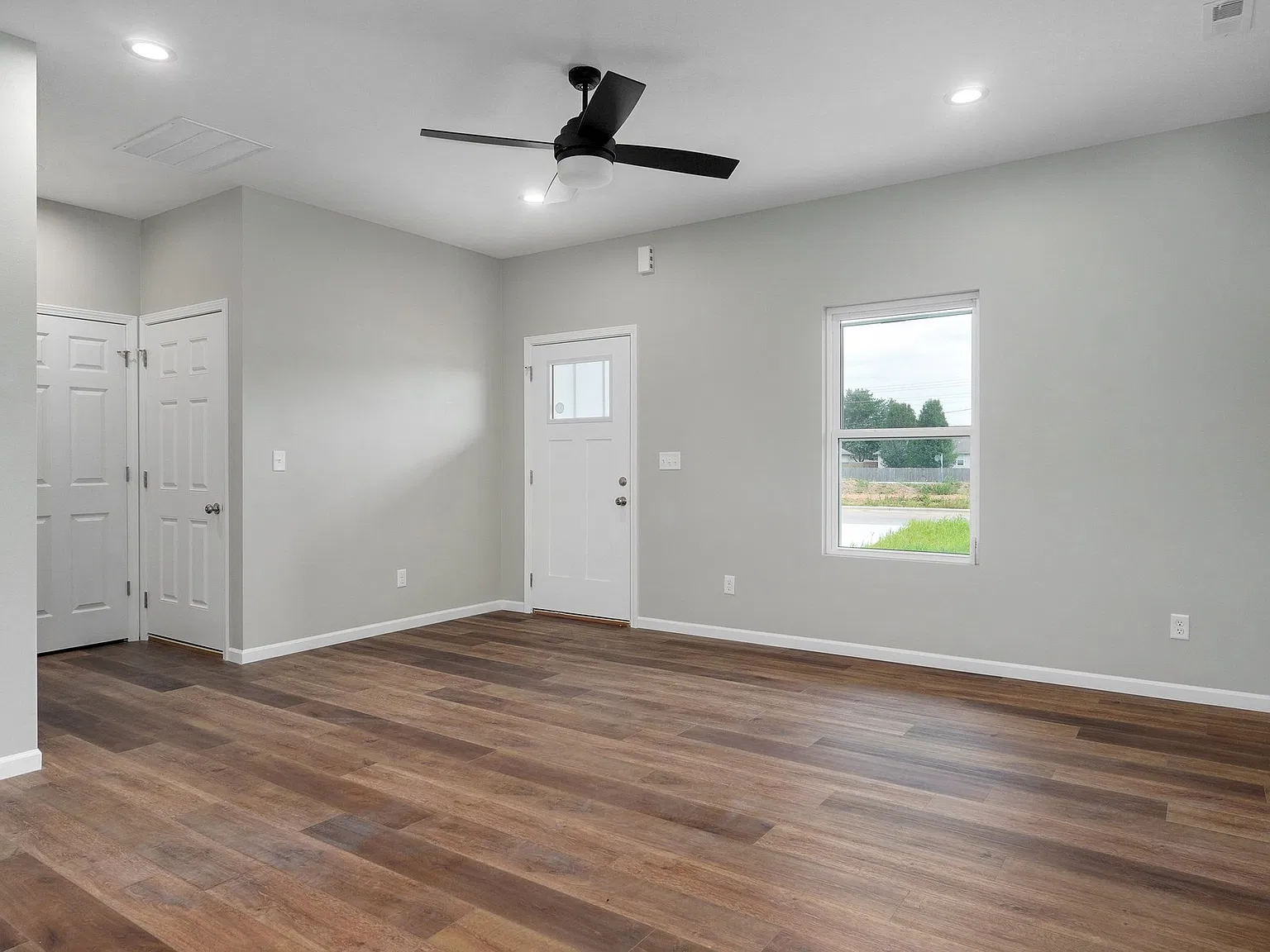 119 West Bluegrass - 1 — Photo 4