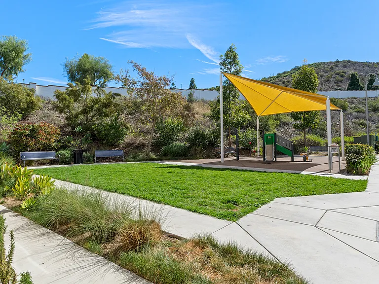 953 Slate St — Photo 24