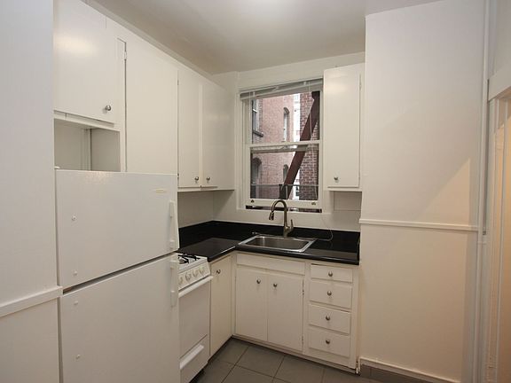 3rd image of 839 Jones St APT 9