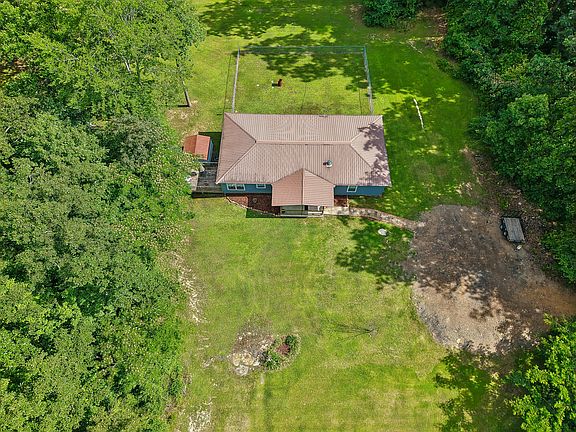2nd image of 83 Fairoak Rd