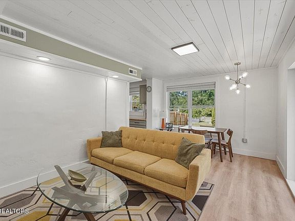 5th image of 115 Pratt Ln