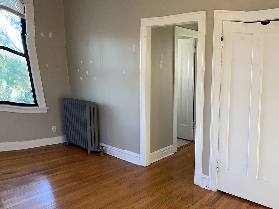 1st image of 3125 N Hamlin Ave APT 3A