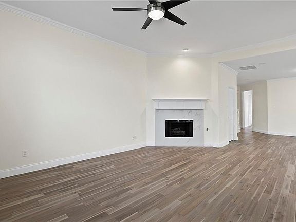 5th image of 205 Edinborough Dr