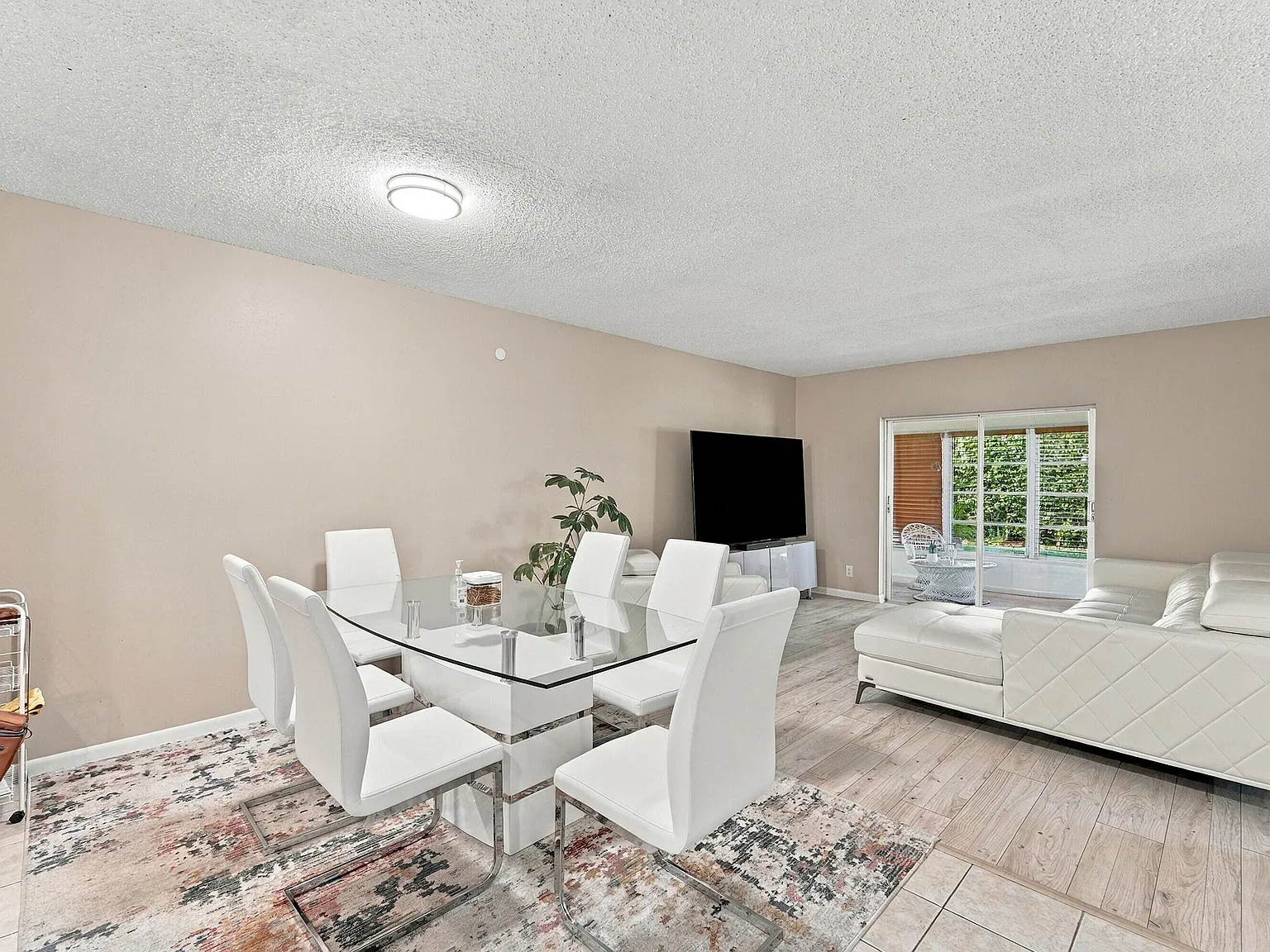 1117 Lake Ter — Photo 3