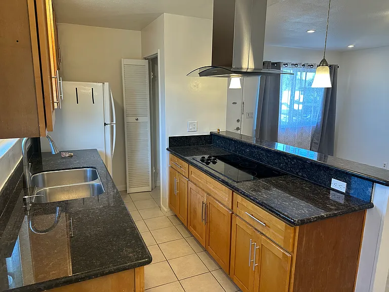 2129 Mann Ave #4 — Photo 3