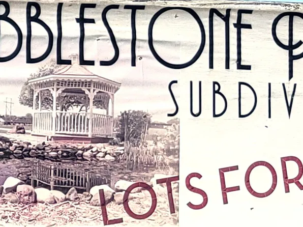 28 Memory Ln, Streator, IL 61364