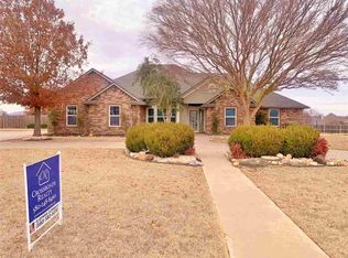 203 Begonia Ln, Cache, OK 73527