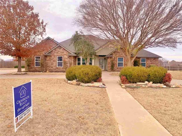 203 Begonia Ln, Cache, OK 73527