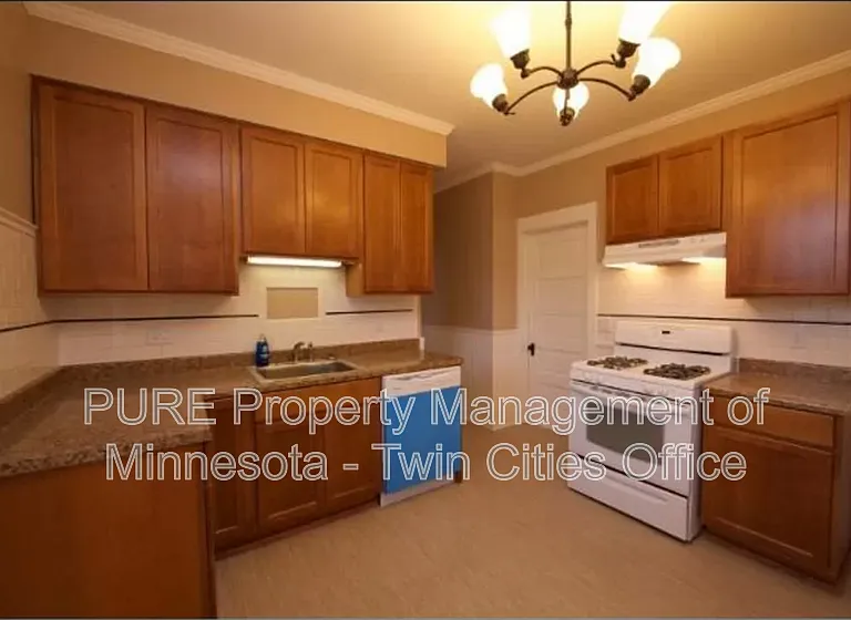 109 Page St W — Photo 3