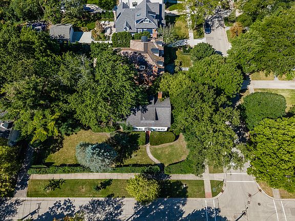3rd image of 590 Willow Rd