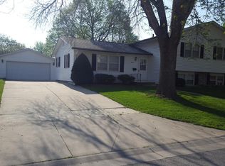 3625 Loralin Dr, Waterloo, IA 50701