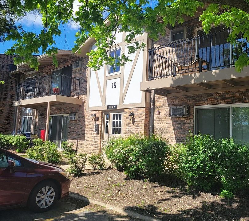 2nd image of 9S120 Lake Dr #15A-103