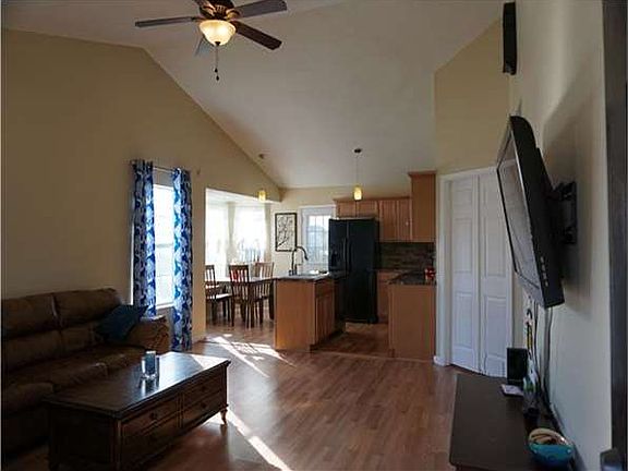 4th image of 3402 Oak Park Dr