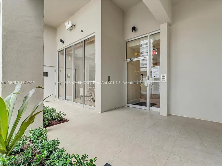 18071 Biscayne Blvd #901 — Photo 37
