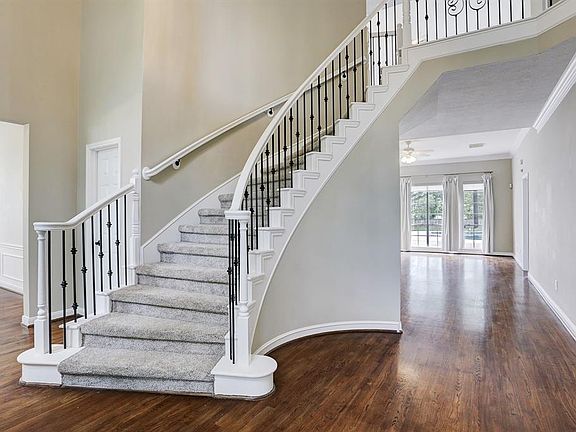 3rd image of 2038 Plantation Bend Dr