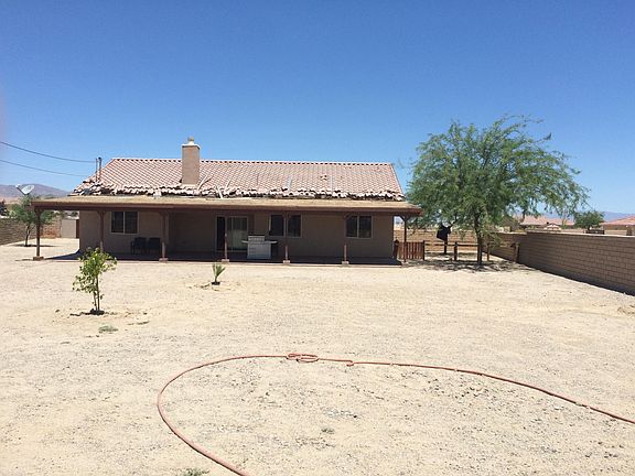 Rear yard is RV accessible