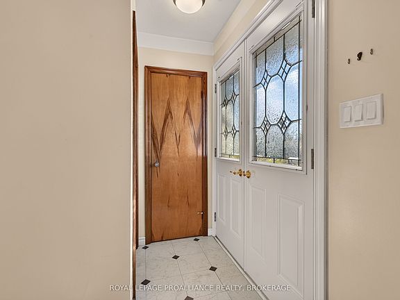 4th image of 9 Henry Cres