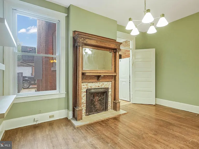 30 R St NE — Photo 11