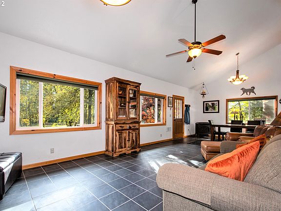 Great Room>