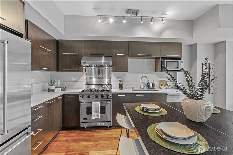 5th image of 2911 2nd Avenue #506